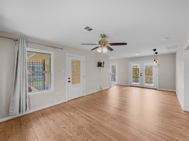 Building Photo - 2202 Stonecrest Dr