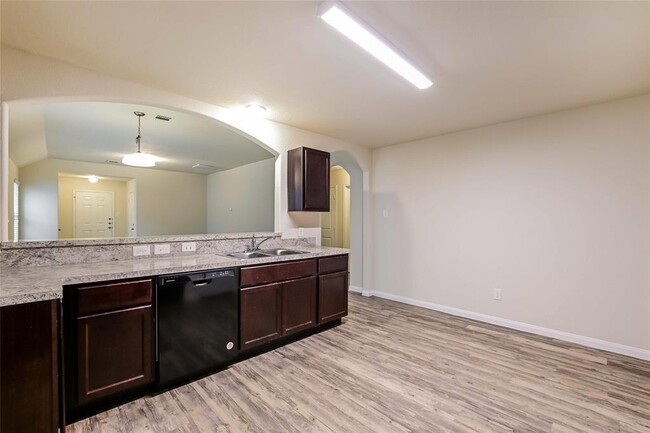 Building Photo - 5710 Kyle Cove Dr
