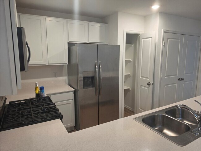 Building Photo - 7202 Clover Chase Dr