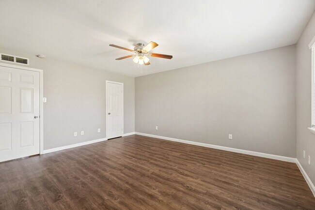 Building Photo - 17615 Autumn Hills Dr