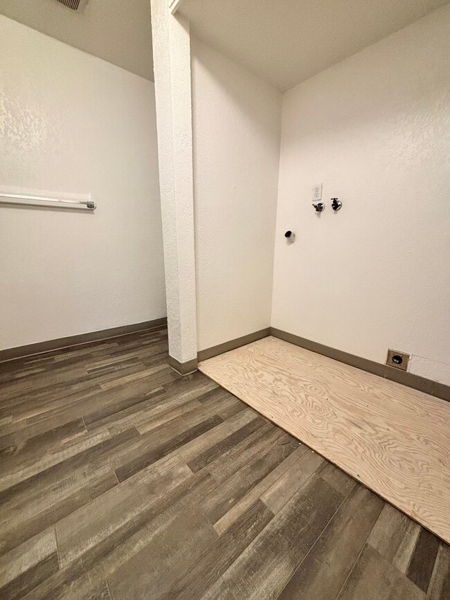 Building Photo - Beech Place Duplex