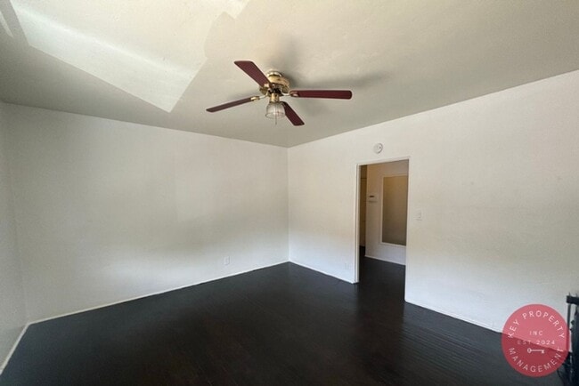 Building Photo - Charming 1-Bedroom Upstairs Unit Near San ...
