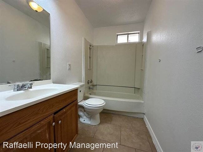 Building Photo - 3 br, 2 bath House - 1021 Locust St