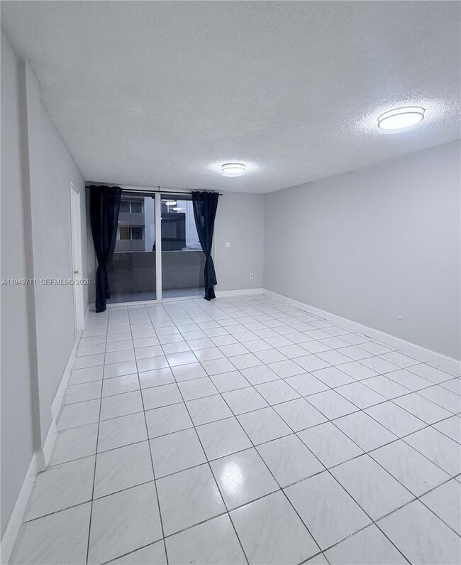 Building Photo - 10000 NW 80th Ct