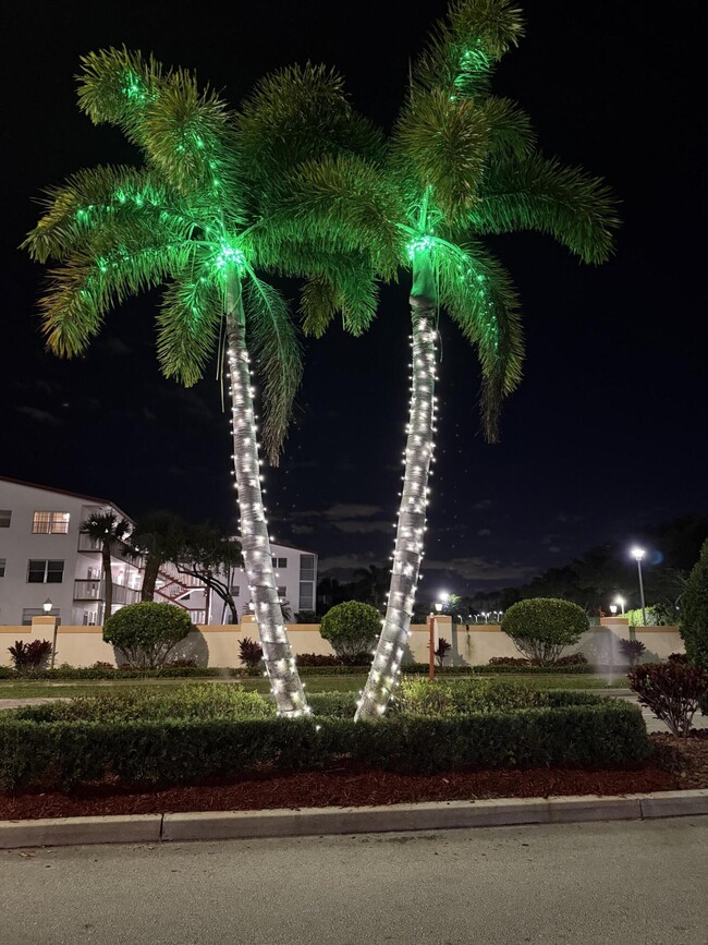 Building Photo - 186 Suffolk F