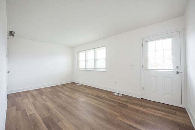 Building Photo - 3012 Larkmoor St