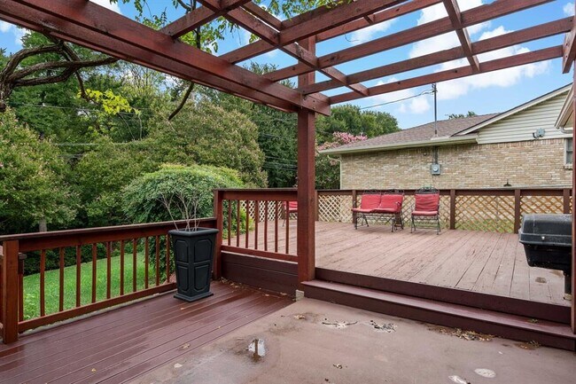 Building Photo - 11005 Carissa Dr