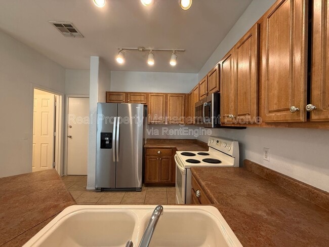 Building Photo - 1702 E Bell Rd