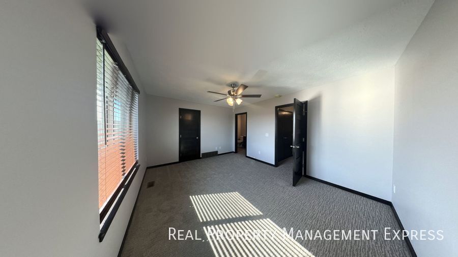 Building Photo - 9719 W Broek Dr