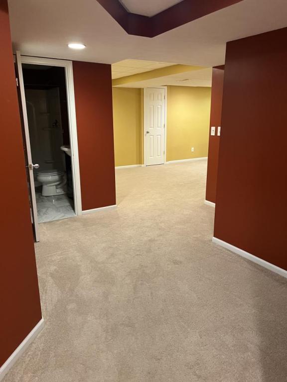 Building Photo - 5825 Crescent Ridge Dr