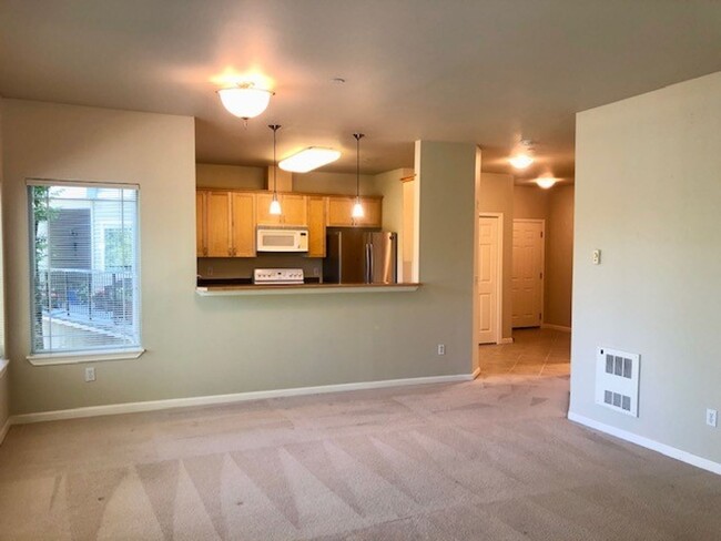 Building Photo - 1Bd/1.5Ba Kenmore Condo