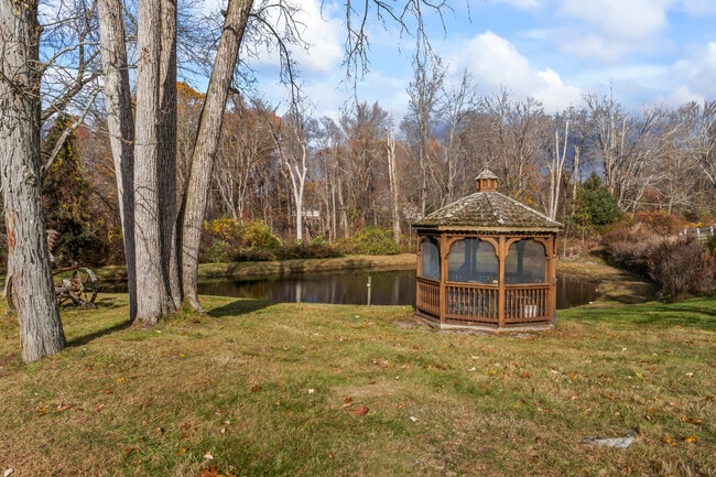 Building Photo - 23 Westview Dr