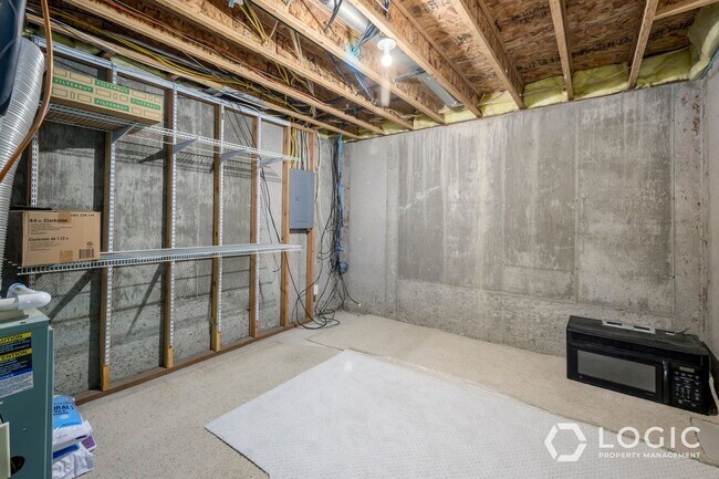 Building Photo - 9526 Fairway View Dr S