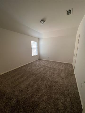 Building Photo - 2000 Meadow Park Dr