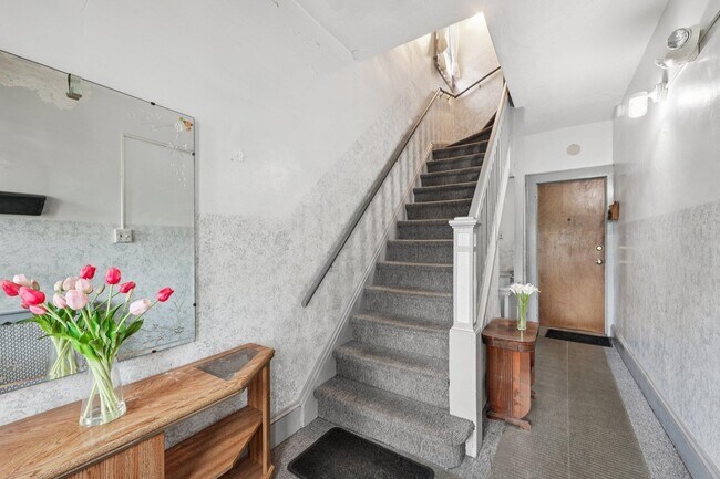 Building Photo - 153 Banta Ave