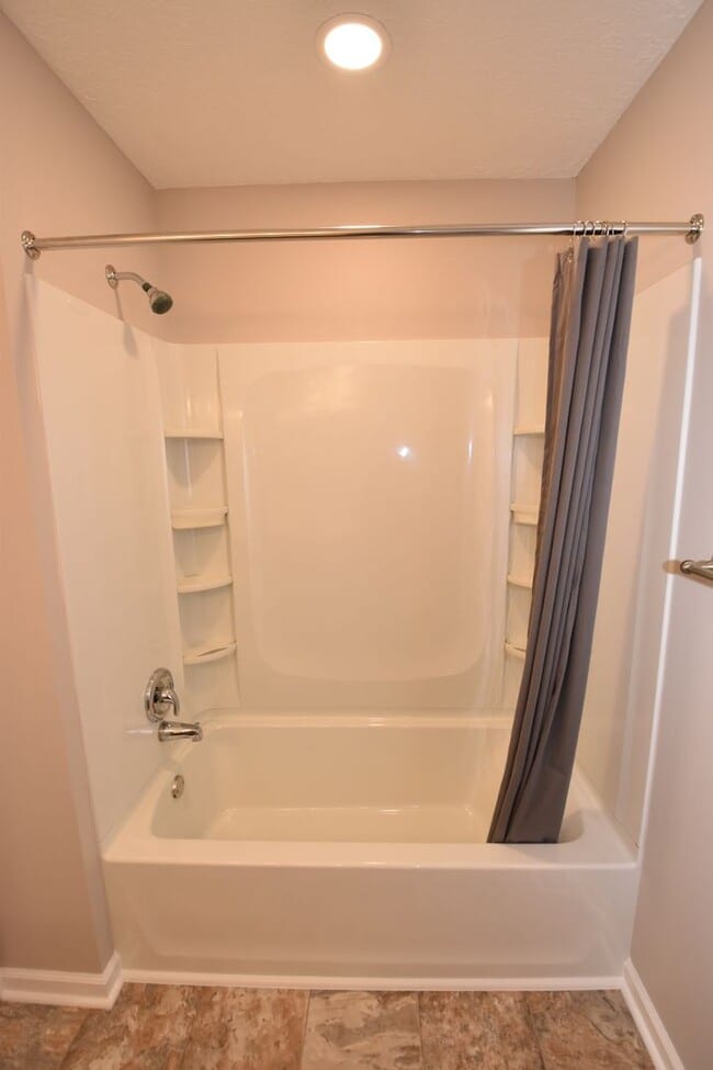 Building Photo - Coachlite 1439-1441