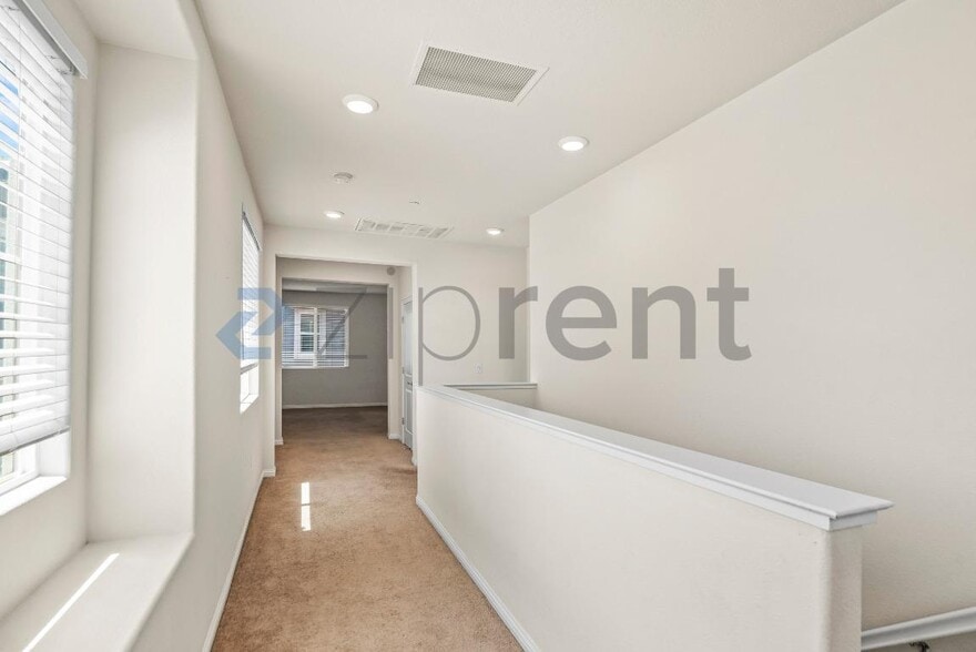 Building Photo - Unit