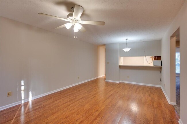 Building Photo - 466 Teal Ct