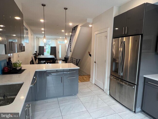 Building Photo - 1431 N 28th St