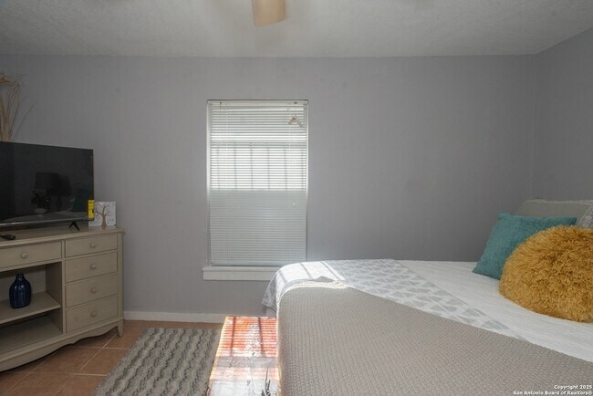 Building Photo - 611 Brunswick Blvd