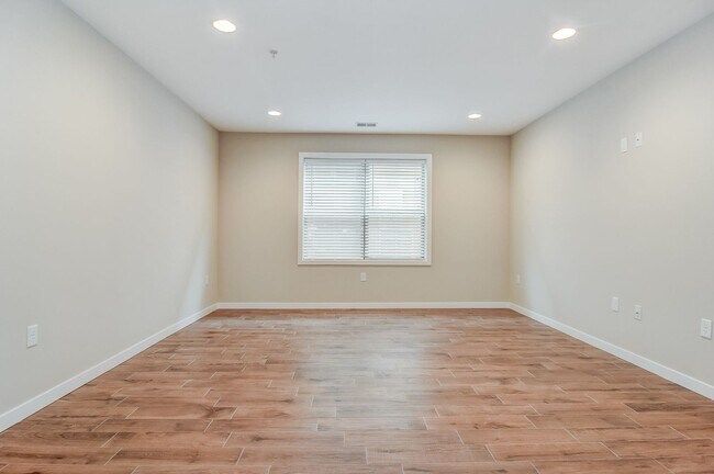 Building Photo - 744 Westfield Ave