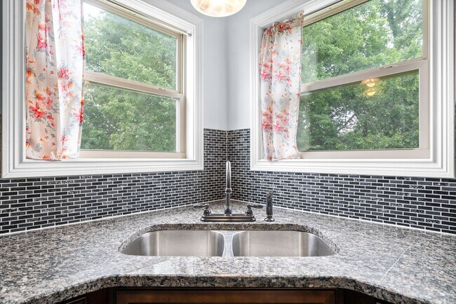 Building Photo - Pet Friendly Four Bedroom with Basement!