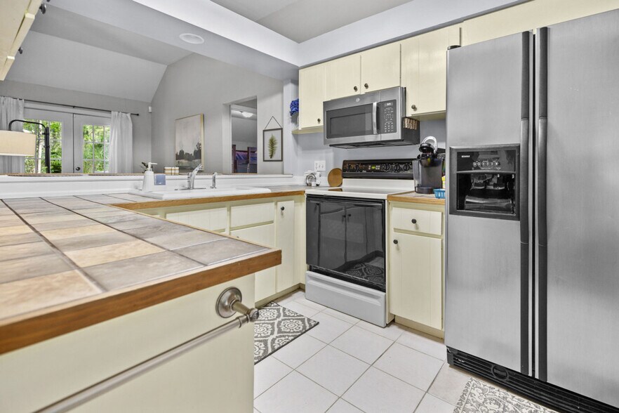 Building Photo - 8432 SW 46 Rd