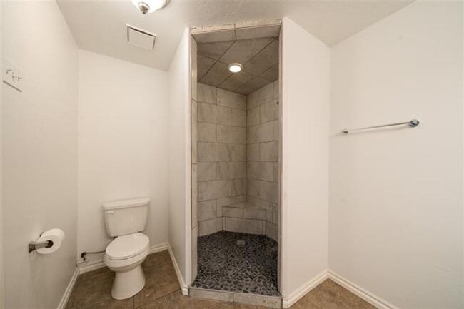 Building Photo - Lovely Eastside Home