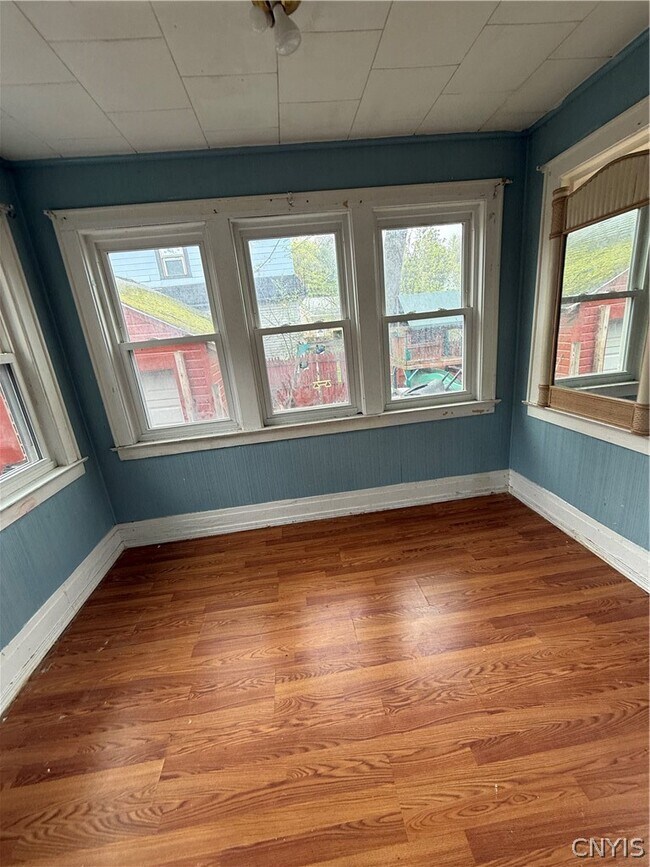 Building Photo - 205 Fellows Ave