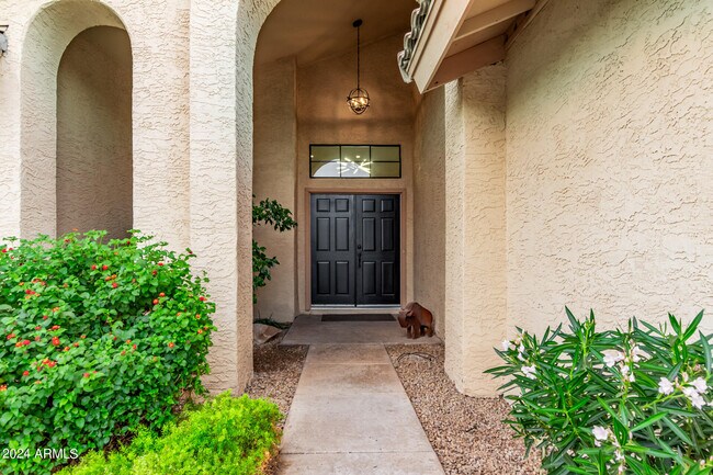 Building Photo - 2555 N Tamarisk St