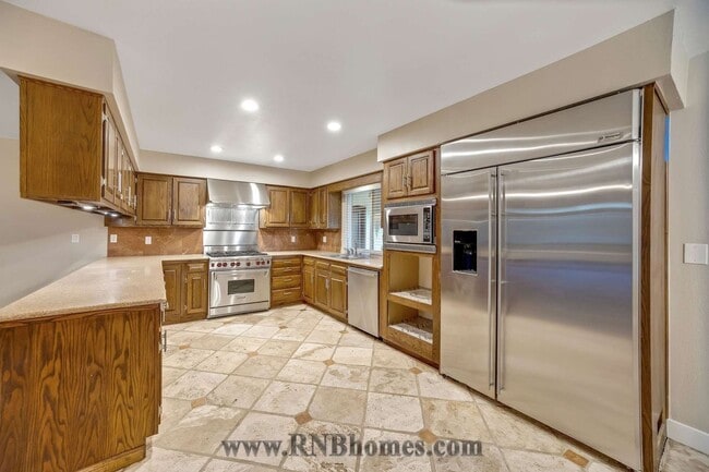 Building Photo - 4305 Whispering Oak Cir