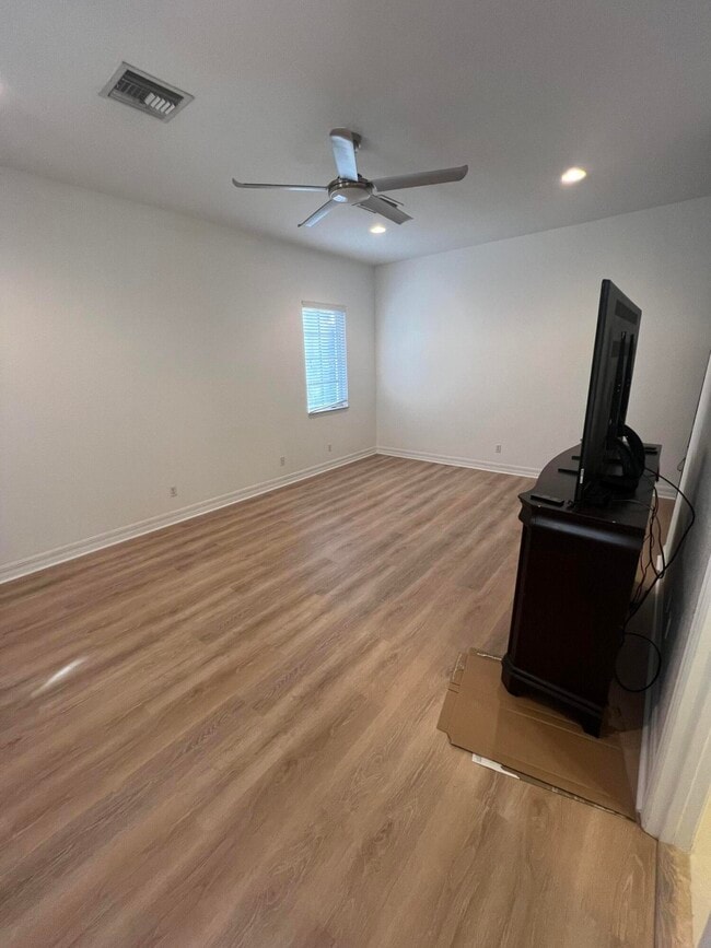 Building Photo - 138 Lismore Ln