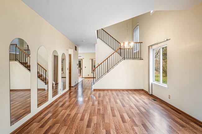 Building Photo - 22315 W Niagara Ct