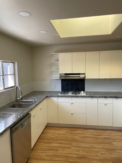 Primary Photo - 902 S Una Ave