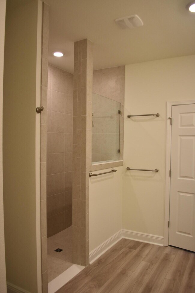 Building Photo - 173 Picnic Pl