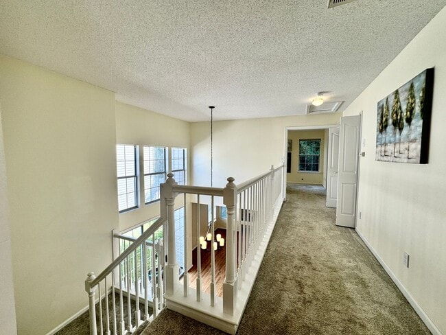 Building Photo - Available 08-08-25 in Cedar Crossing! A Pe...