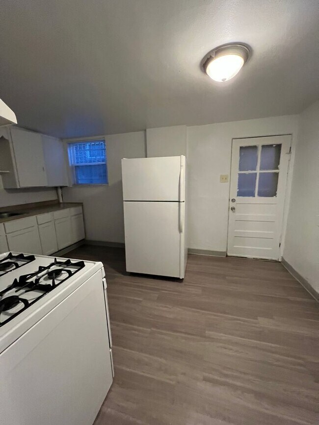 Building Photo - 2 Bedroom 1 Bathroom in Delmar Parkway