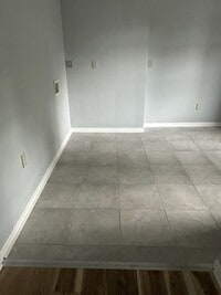 Building Photo - Newly renovated 2 bedroom apartments