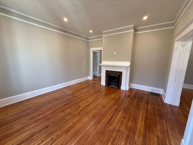 Building Photo - 4 Bedroom Fully Remodeled House Located in Five Points!