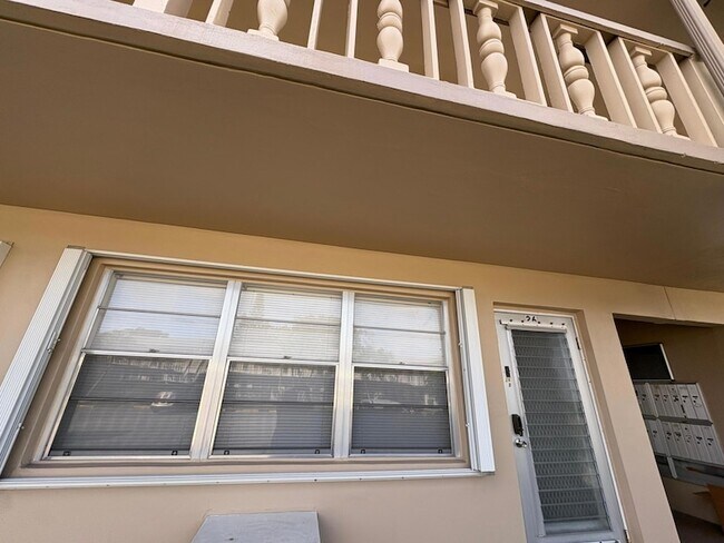 Building Photo - 26 Kingswood E