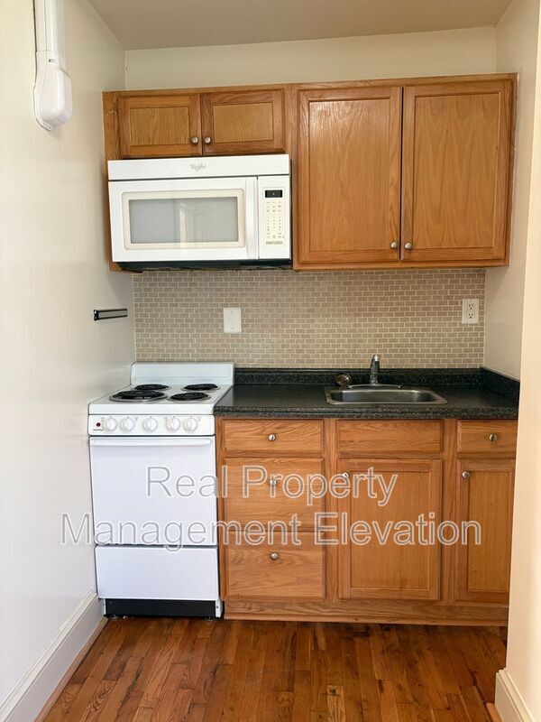 Building Photo - 523 S Cameron St