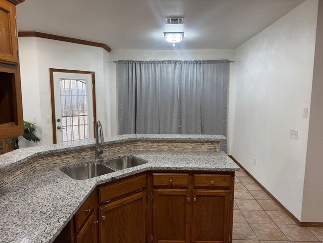 Building Photo - Comfortable Home in Moore