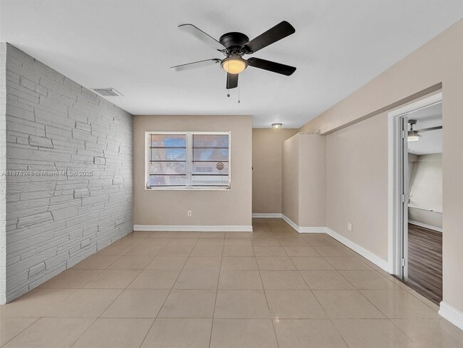 Building Photo - 365 NE 171st Terrace