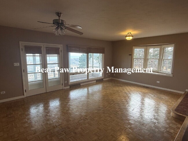 Building Photo - Views for Miles!!