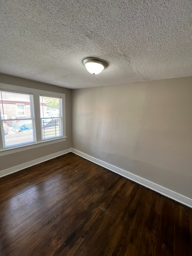 Building Photo - Move-in Special - 1/2 Off First month's re...