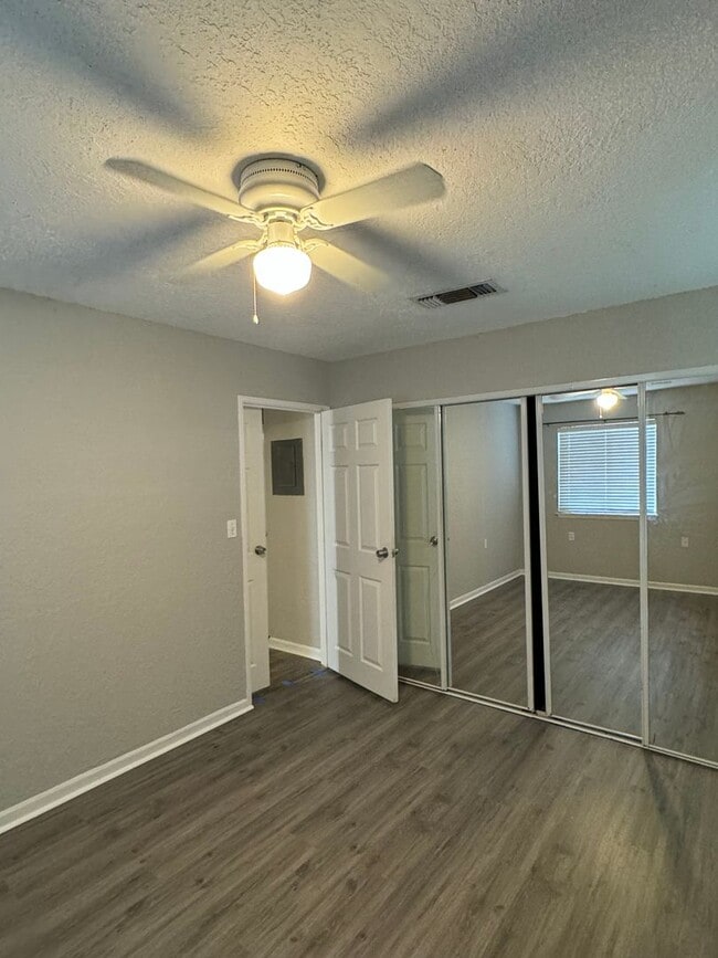 Building Photo - Come See This Beautiful Remodeled 2 Bed 1 Bath Condo in Mystic Woods! Available Now!