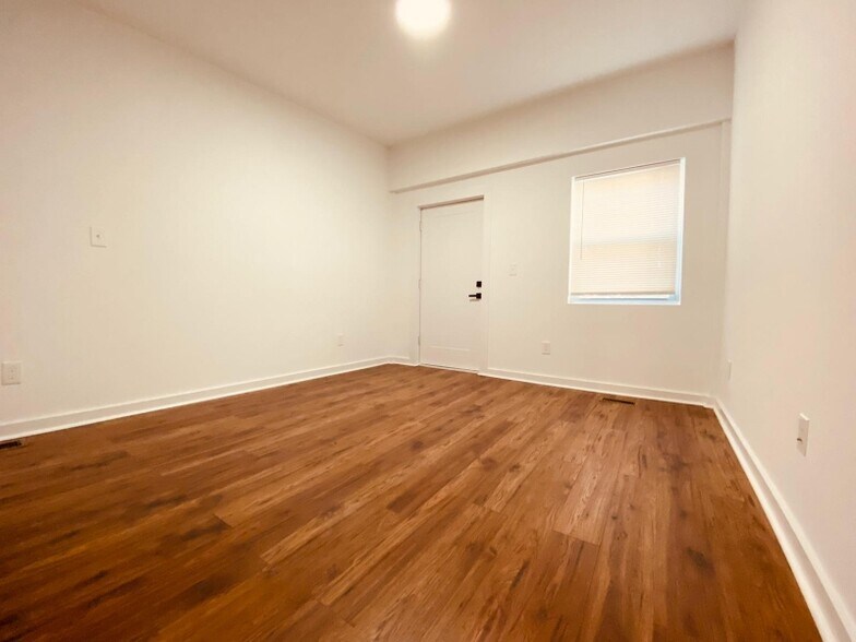 Building Photo - 2727 Huntingdon Ave