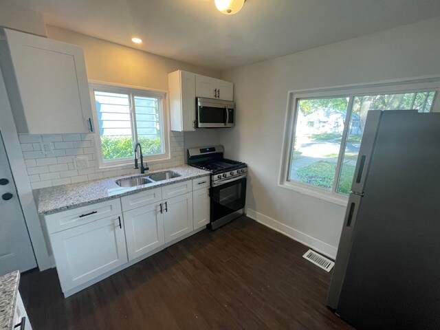 Building Photo - 17118 Lorenz Ave