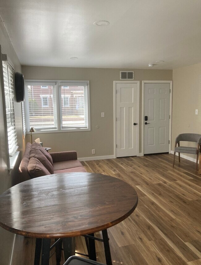 Building Photo - 3323 Bryant Ave S