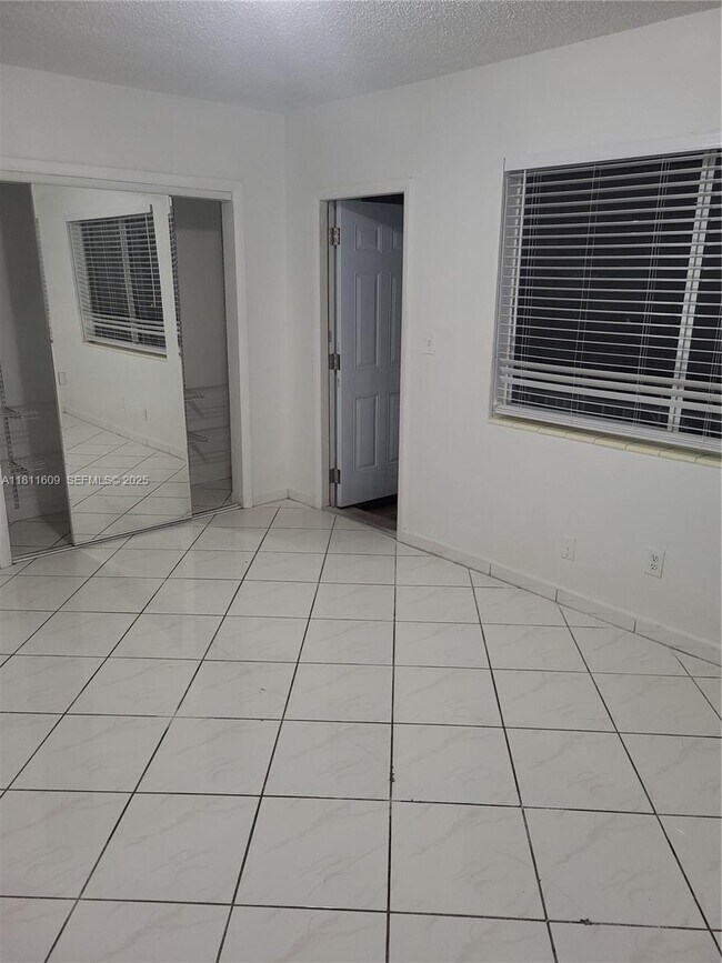 Building Photo - 2101 Calais Dr